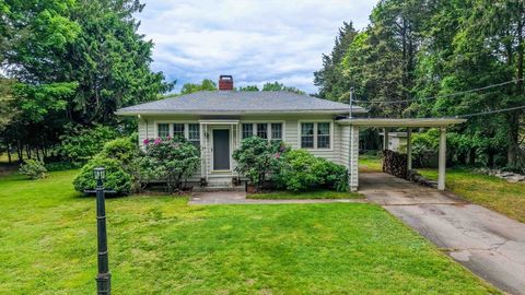 16 Stoneledge Rd Dartmouth MA 02748