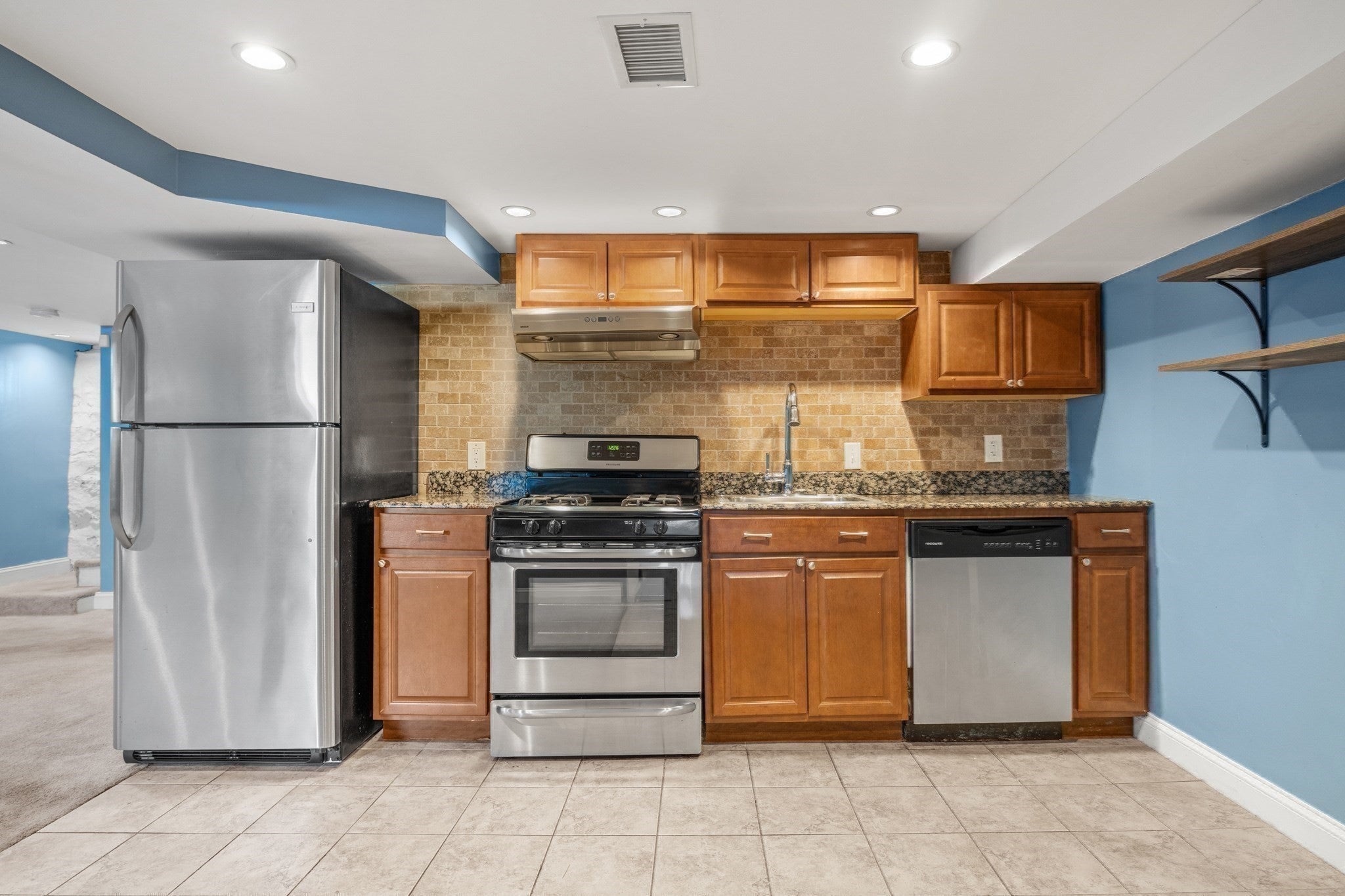 102 Hall Pl, Quincy, MA Photo #25