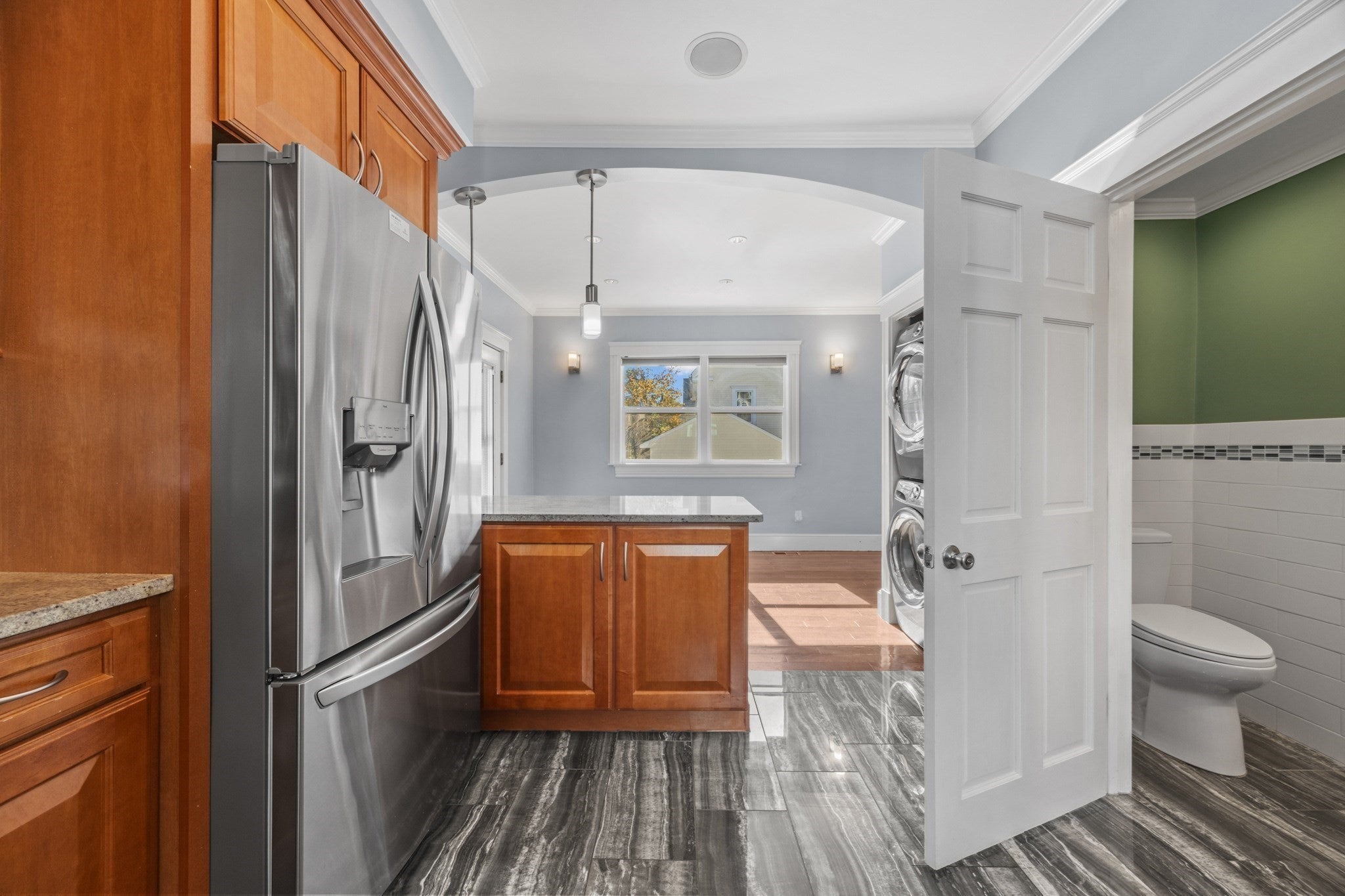 102 Hall Pl