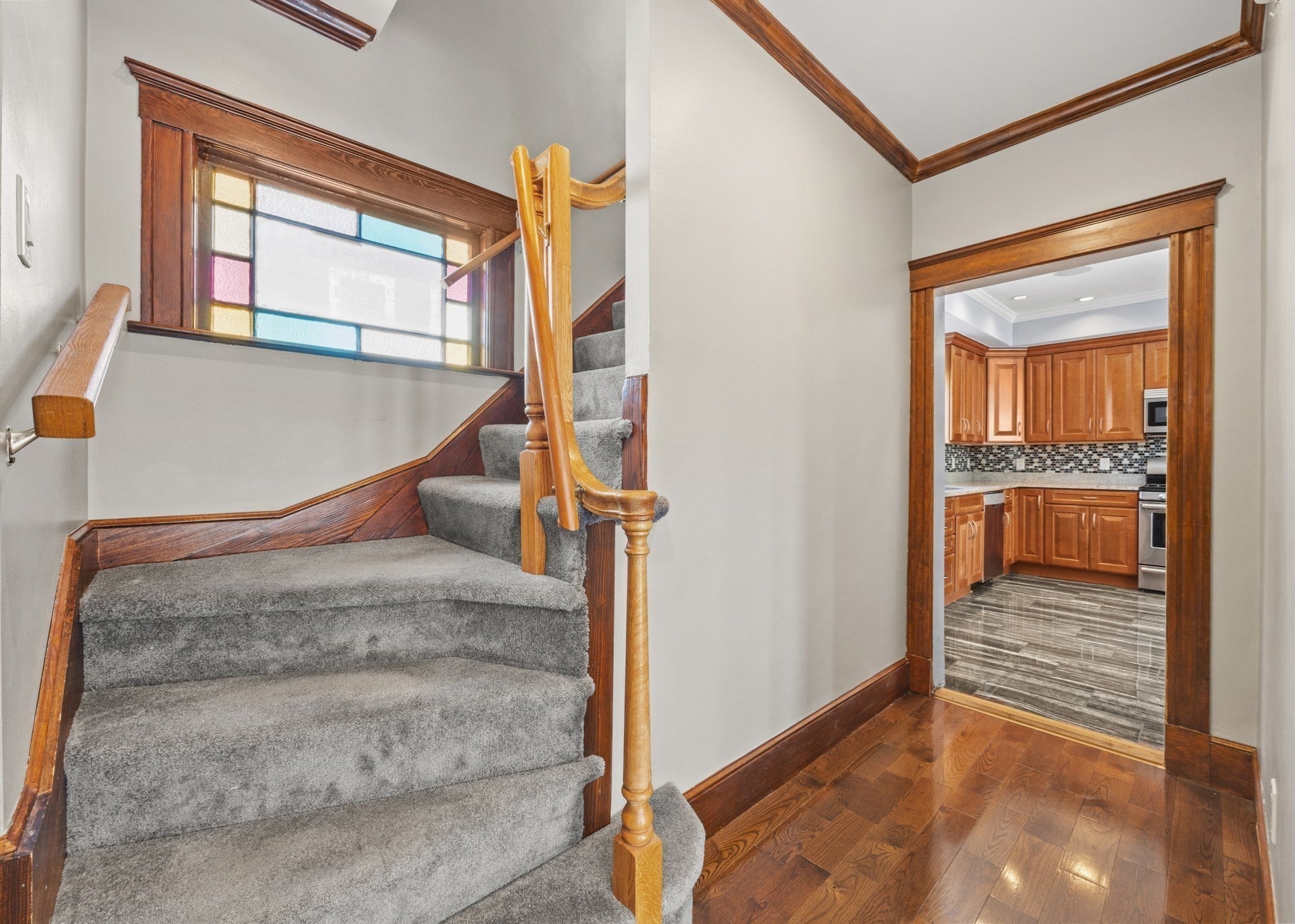 102 Hall Pl