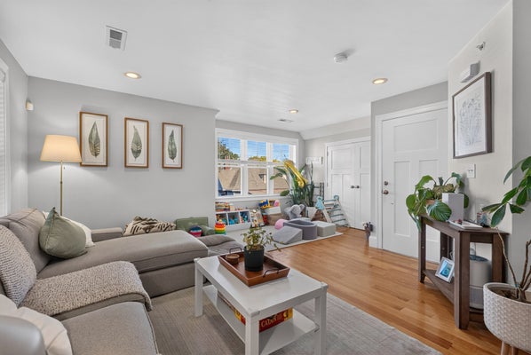 59 LONSDALE ST APT 3, DORCHESTER CENTER, MA 02124 - Image b4335dbf53f3ccc8ffc9b2f67a0c1a11/1058789433