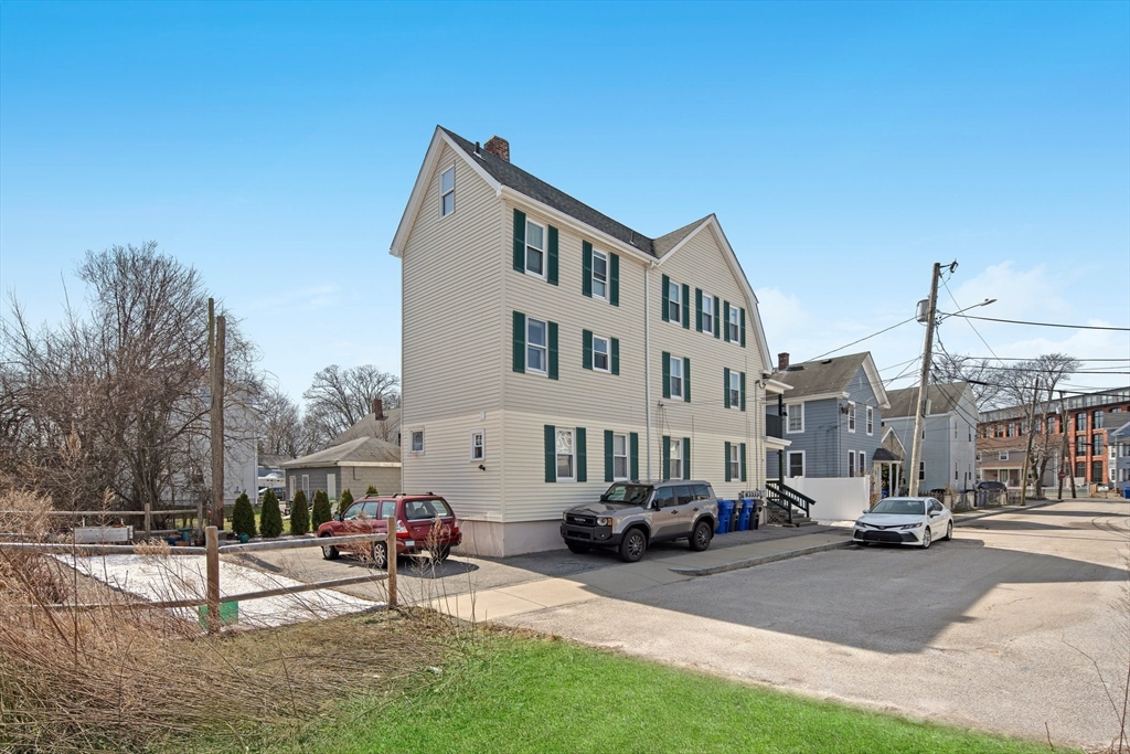 15 Thompson St