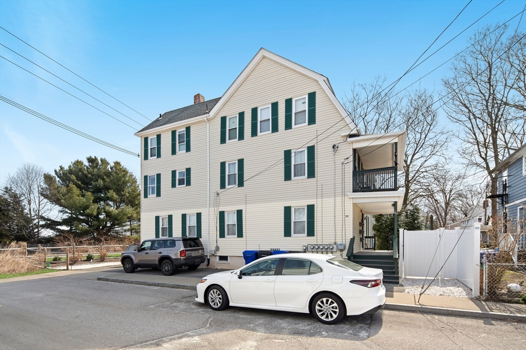 15 Thompson St