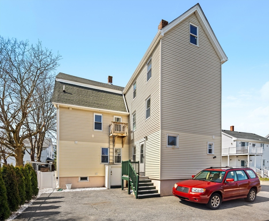 15 Thompson St