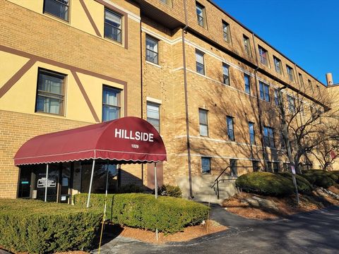 Photo of 1029 Pleasant Street #20, Worcester, MA 01602 (MLS # 73466416)