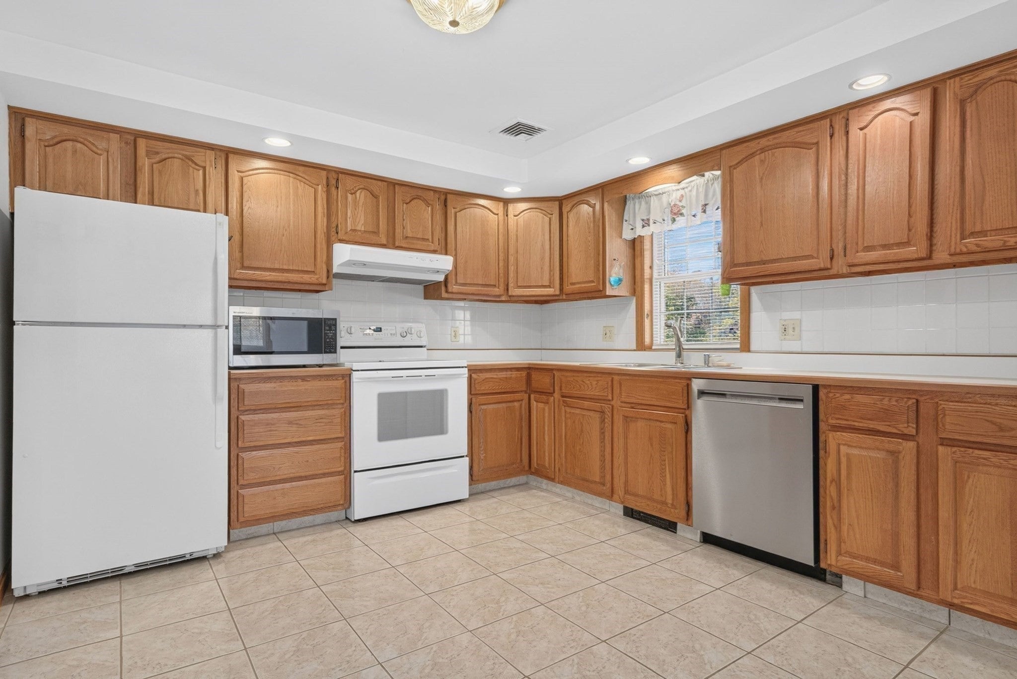 563 Old Post Road, North Attleboro, MA Photo #12