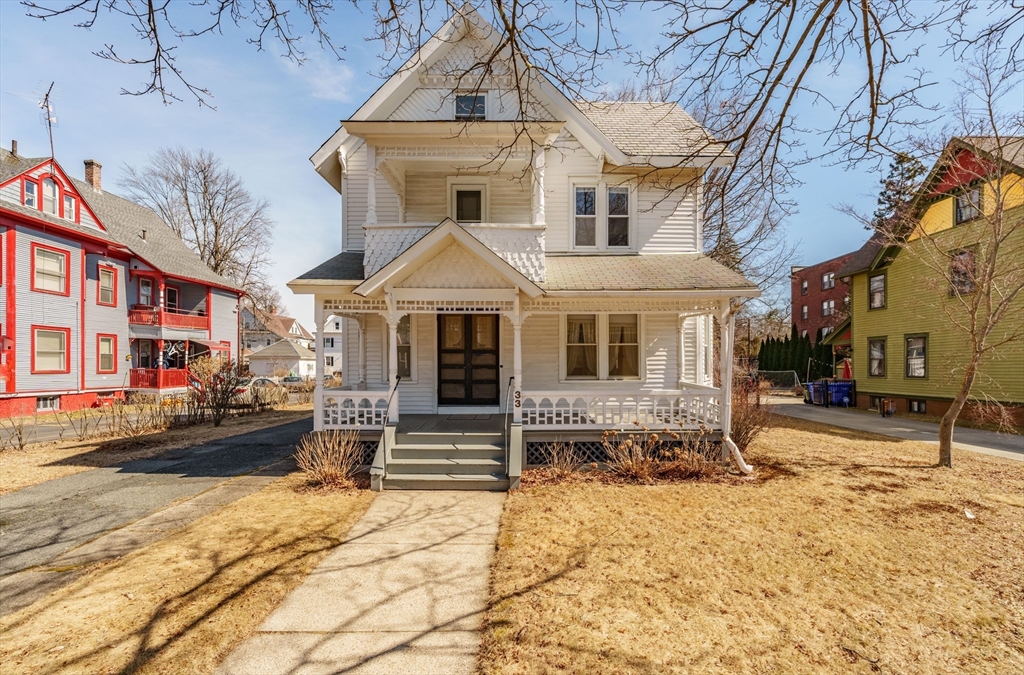 33 Churchill St