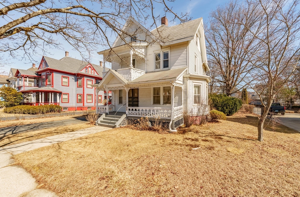 33 Churchill St