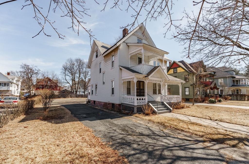 33 Churchill St