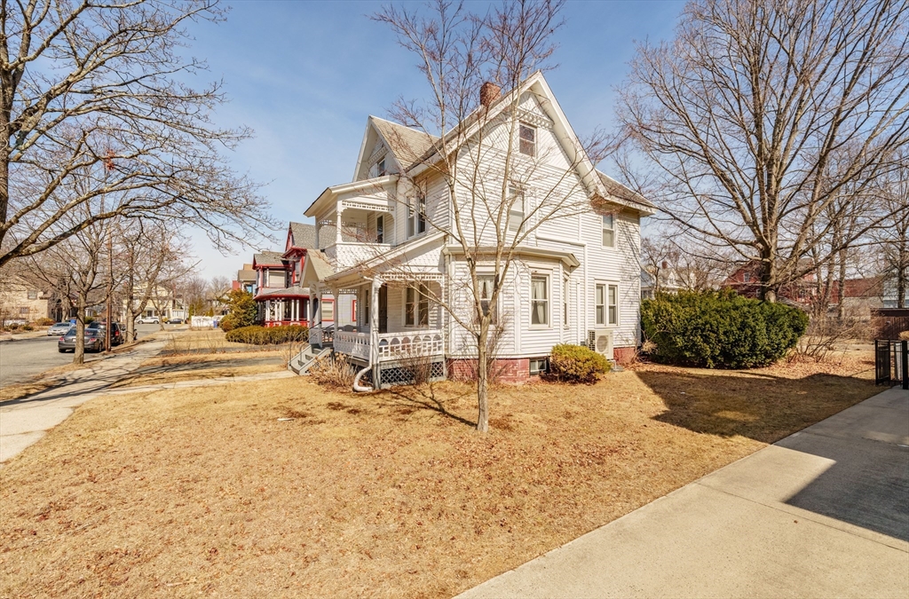 33 Churchill St