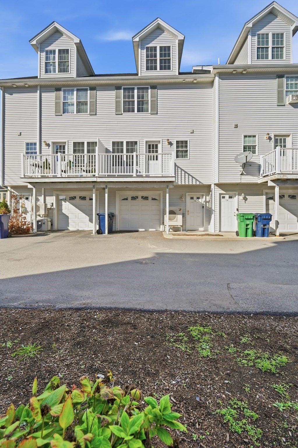 Photo of 61 Pine St, Attleboro, MA