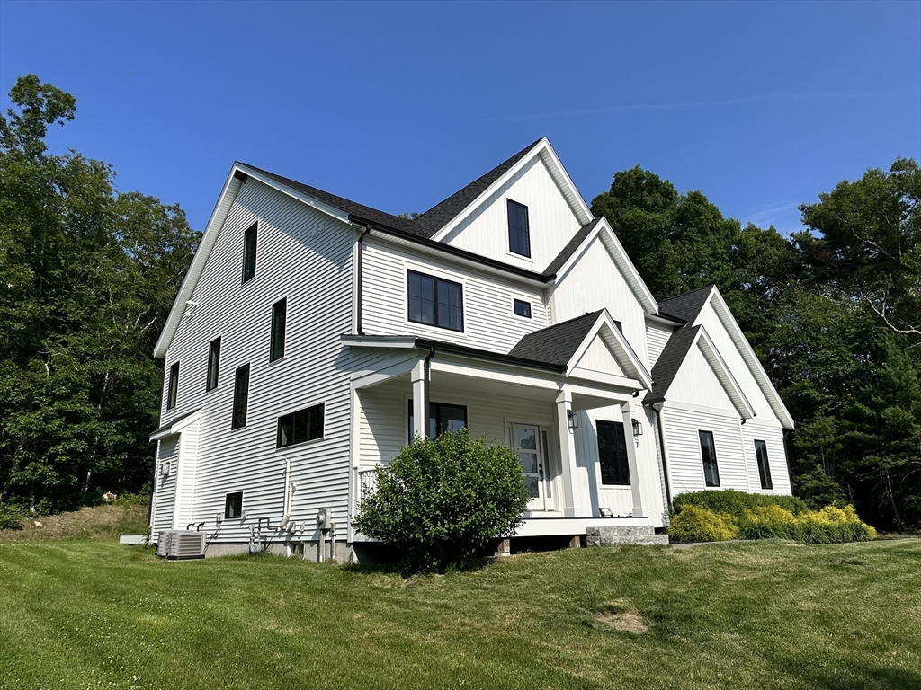 7 Liberty Ln