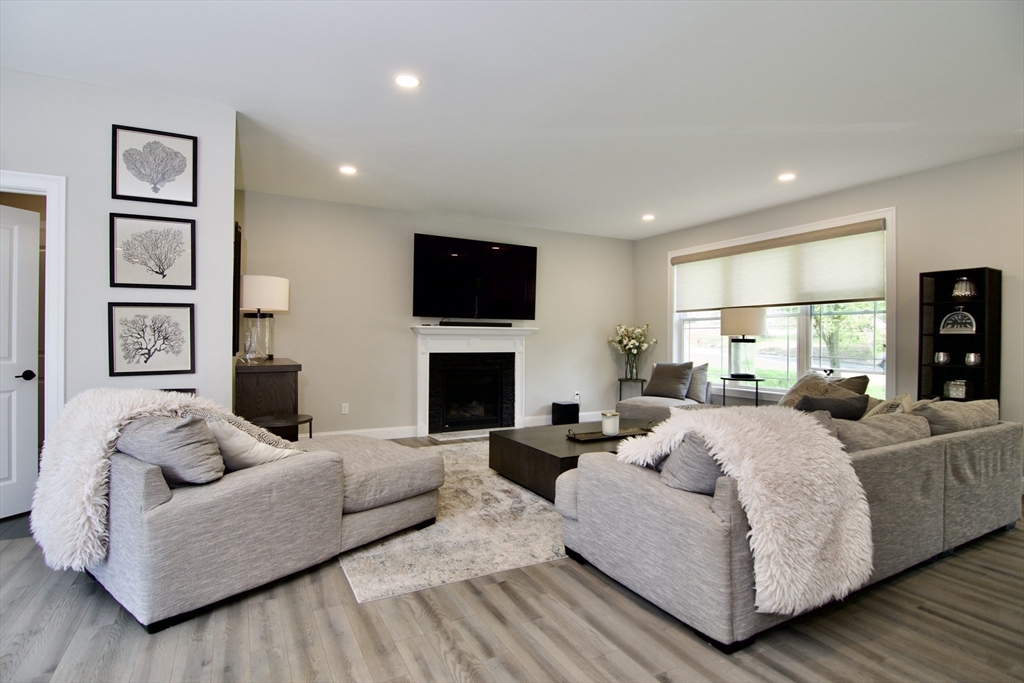 103 Oak Hollow Rd