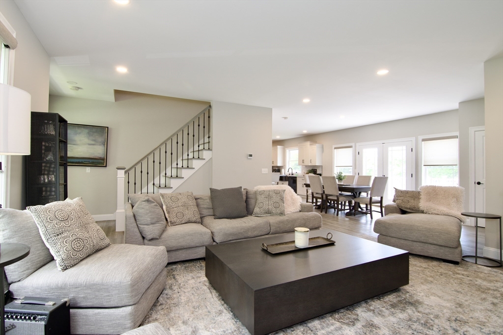 103 Oak Hollow Rd