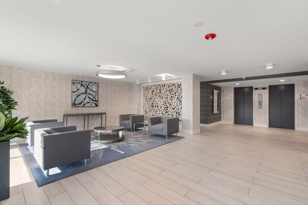 60 Babcock Street 64