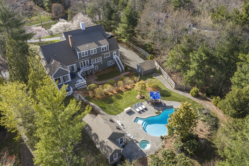 35 Pokanoket Ln