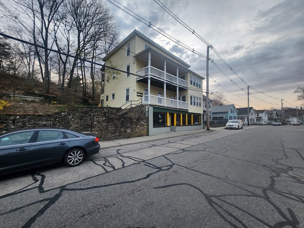 33 Crystal St