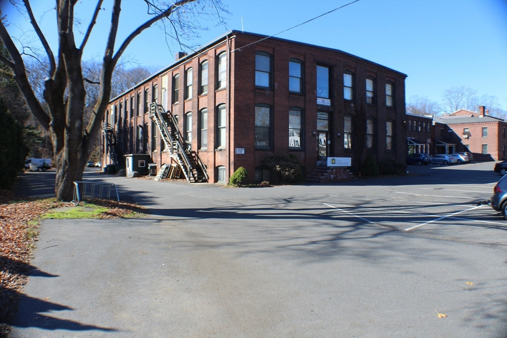 320 Riverside Dr 3
