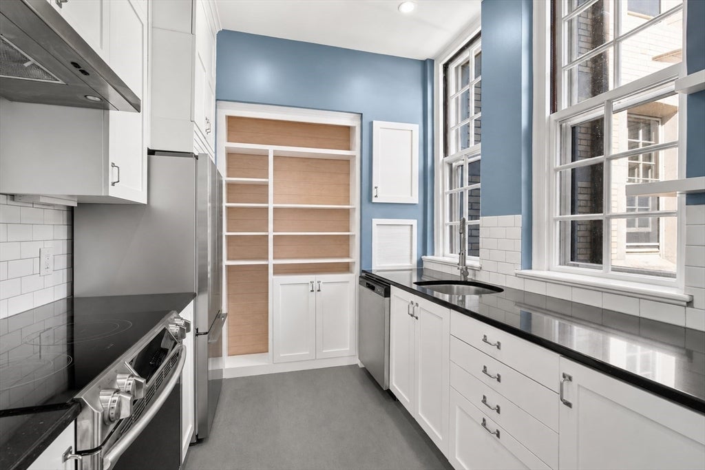 Photo of 65 Glen Rd #H4, Brookline, MA 02445 (MLS # 73555566)