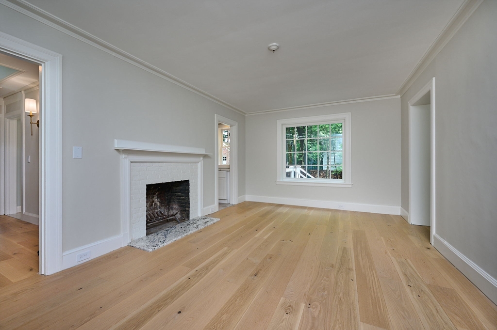 43 Woodlawn Ave