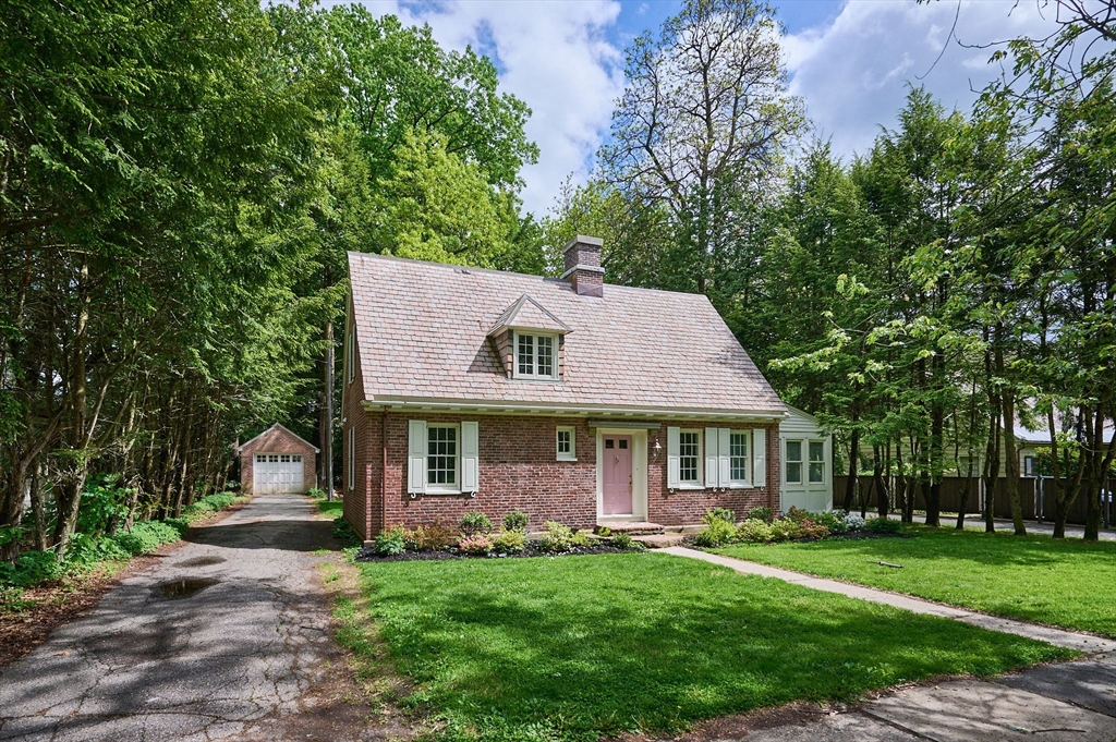 43 Woodlawn Ave