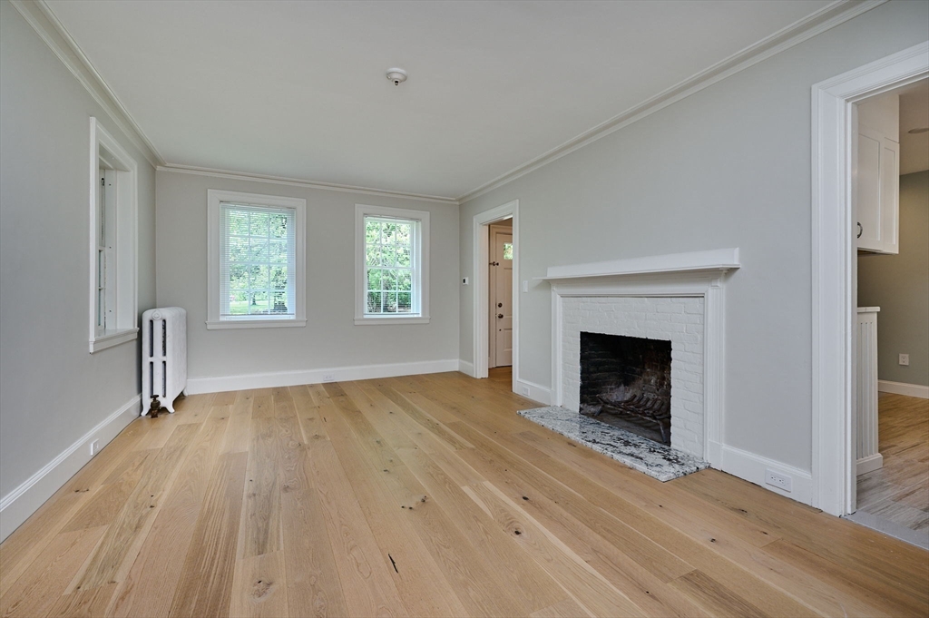 43 Woodlawn Ave
