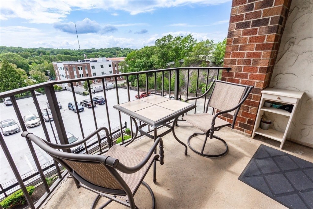 230 Willard St 412