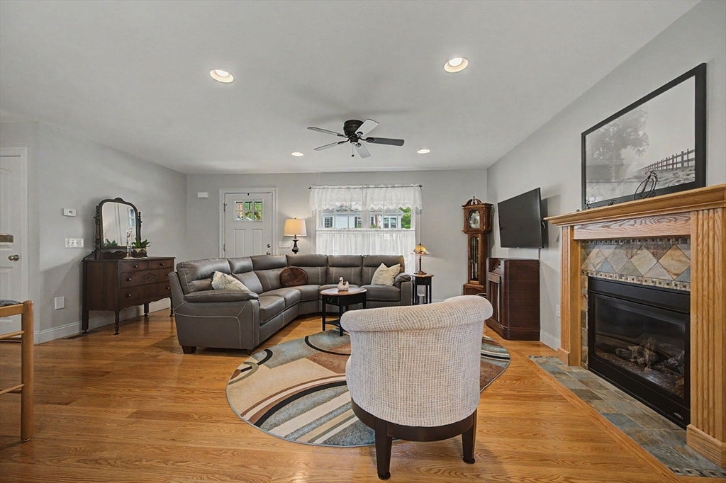 4 Mckinley Ave, Easthampton, MA Photo #11
