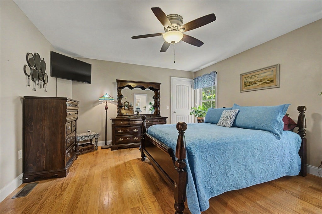 4 Mckinley Ave, Easthampton, MA Photo #15