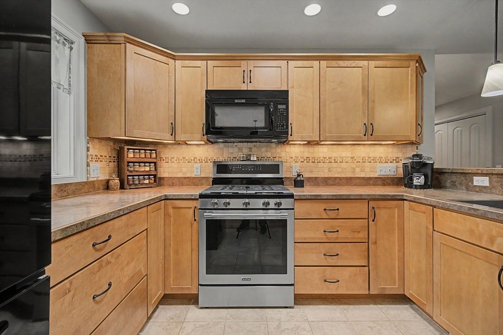 4 Mckinley Ave, Easthampton, MA Photo #6