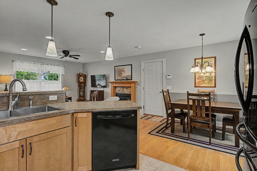4 Mckinley Ave, Easthampton, MA Photo #7