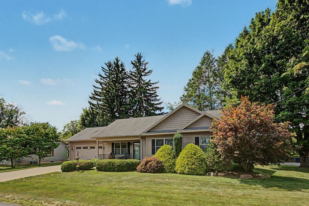 4 Mckinley Ave, Easthampton, MA Photo #2