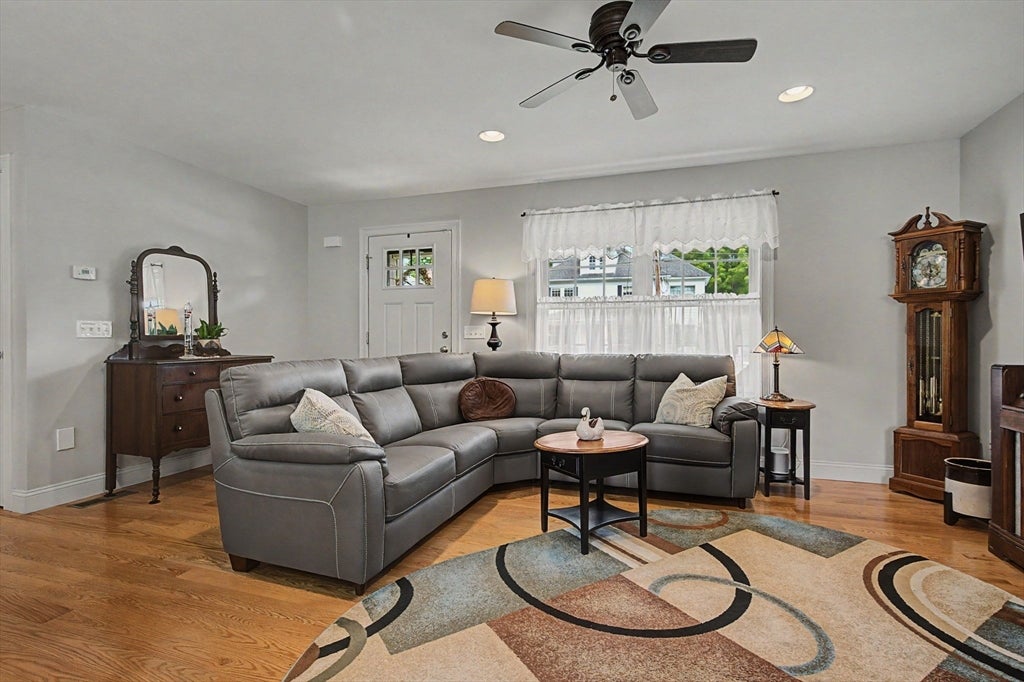 4 Mckinley Ave, Easthampton, MA Photo #9
