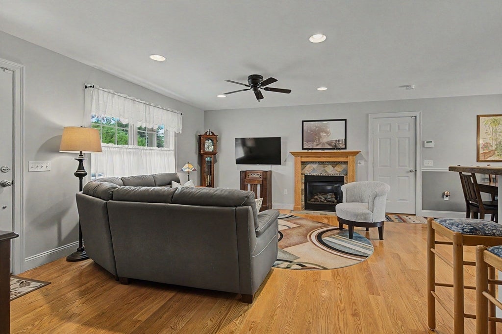 4 Mckinley Ave, Easthampton, MA Photo #10