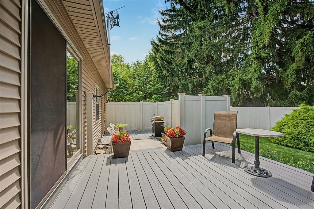 4 Mckinley Ave, Easthampton, MA Photo #31