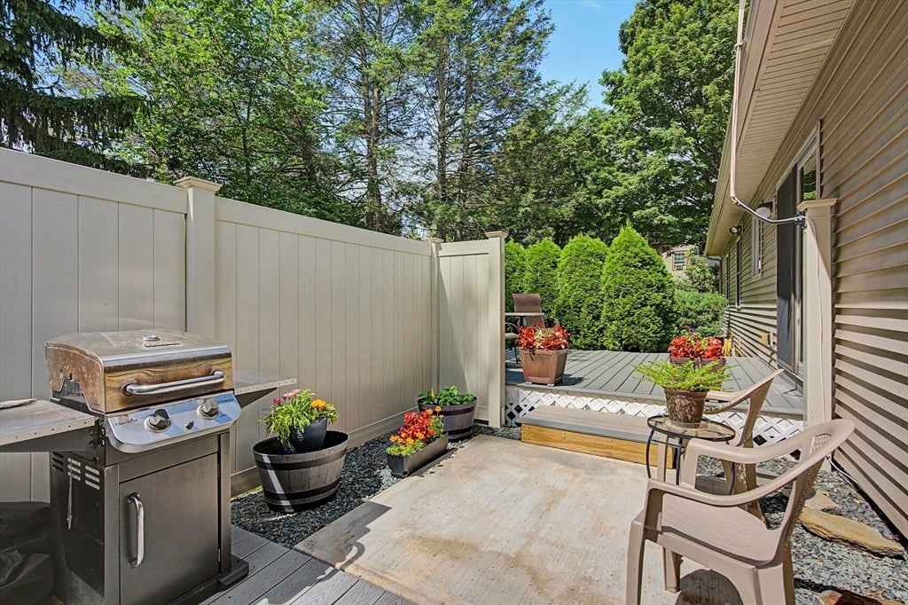 4 Mckinley Ave, Easthampton, MA Photo #32
