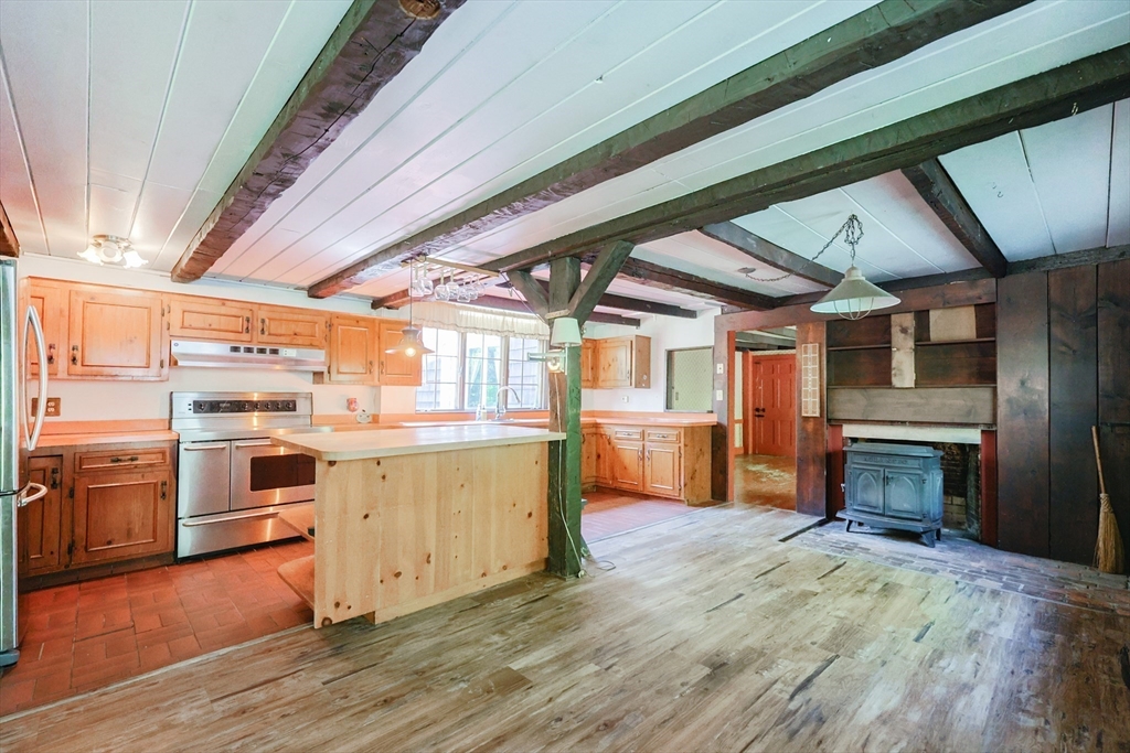 Foxboro, Massachusetts 02035, United States, 4 Bedrooms Bedrooms, ,3 BathroomsBathrooms,Residential,Active,135202