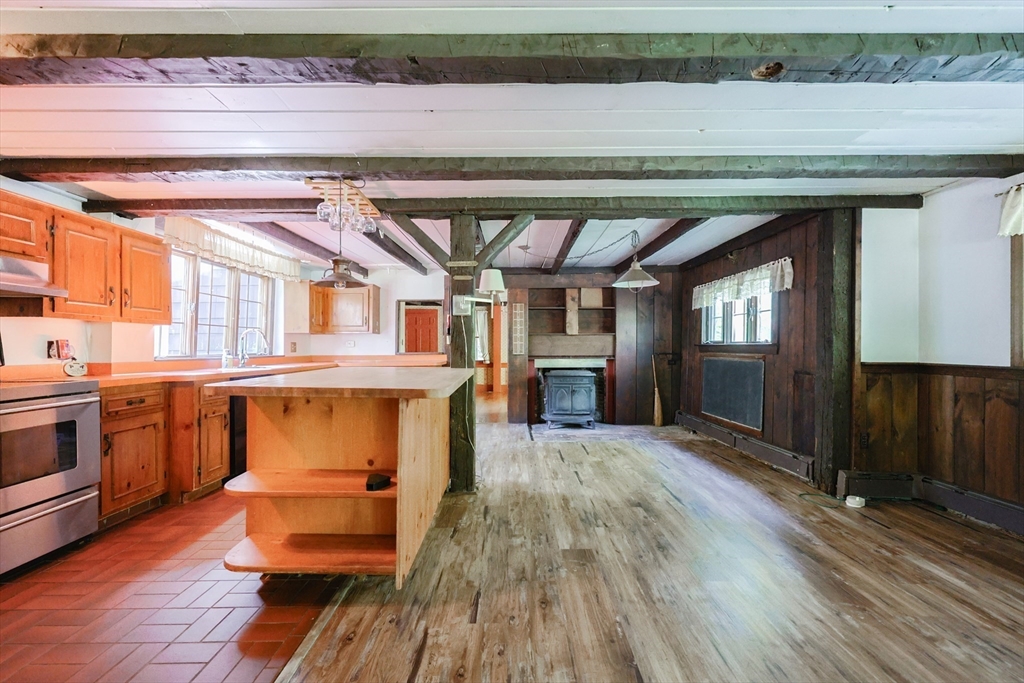 Foxboro, Massachusetts 02035, United States, 4 Bedrooms Bedrooms, ,3 BathroomsBathrooms,Residential,Active,135202