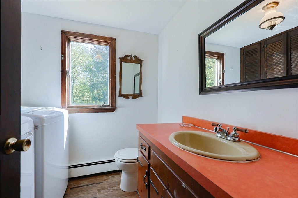 Foxboro, Massachusetts 02035, United States, 4 Bedrooms Bedrooms, ,3 BathroomsBathrooms,Residential,Active,135202