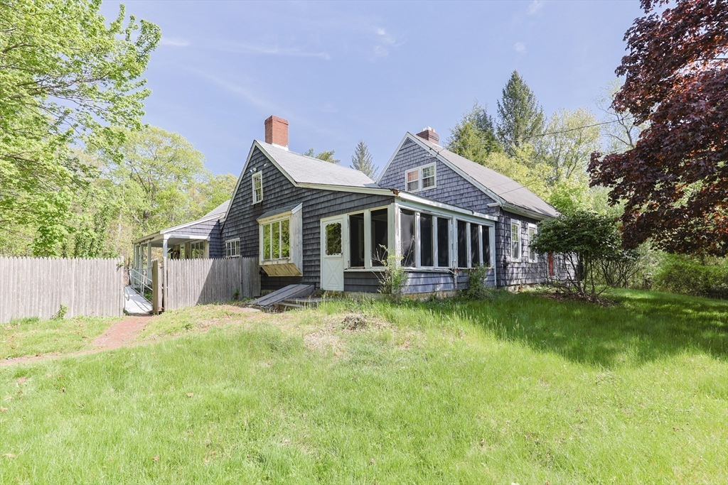 Foxboro, Massachusetts 02035, United States, 4 Bedrooms Bedrooms, ,3 BathroomsBathrooms,Residential,Active,135202