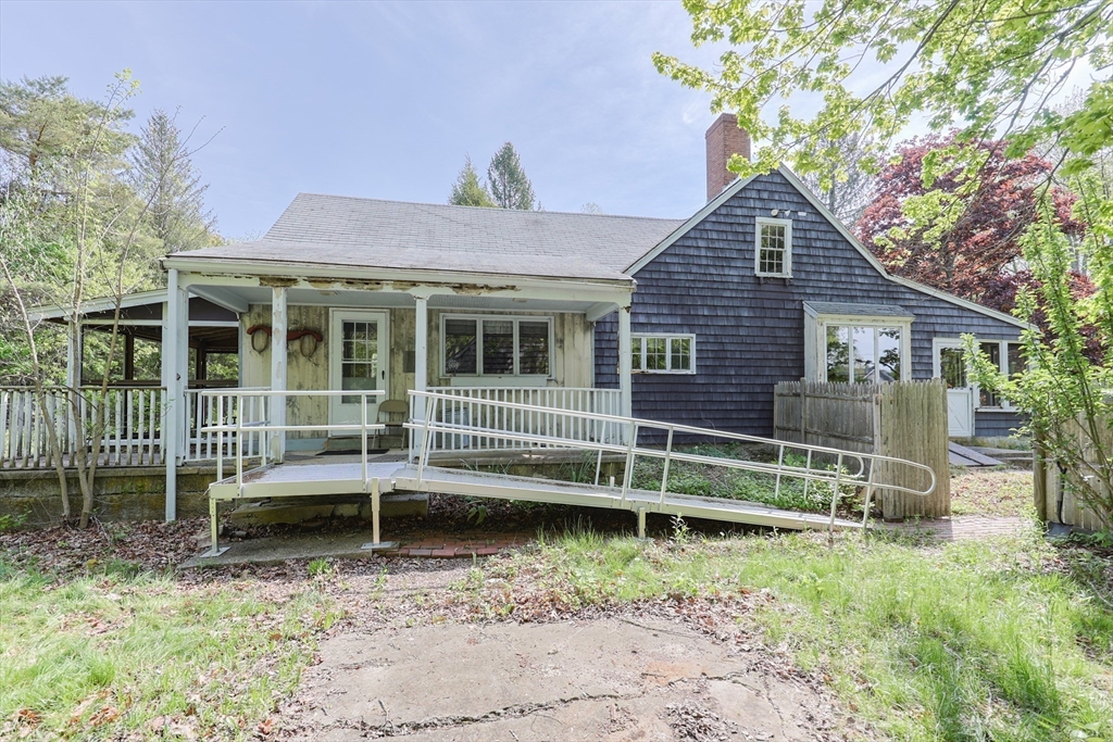 Foxboro, Massachusetts 02035, United States, 4 Bedrooms Bedrooms, ,3 BathroomsBathrooms,Residential,Active,135202