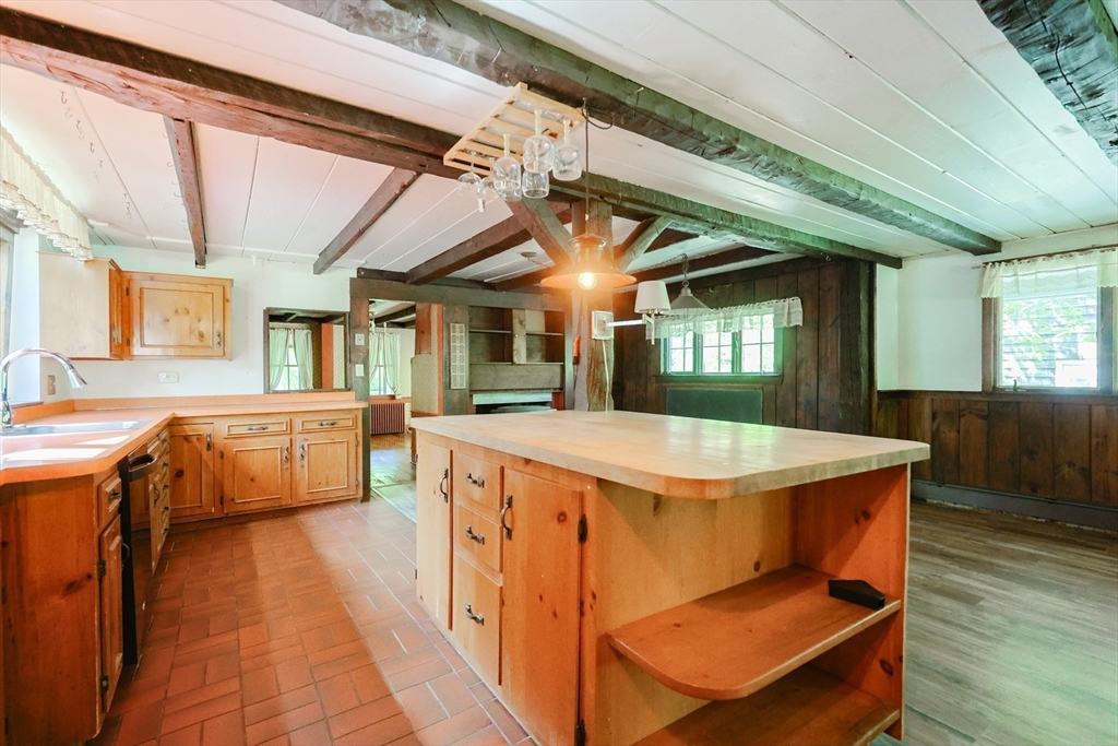 Foxboro, Massachusetts 02035, United States, 4 Bedrooms Bedrooms, ,3 BathroomsBathrooms,Residential,Active,135202