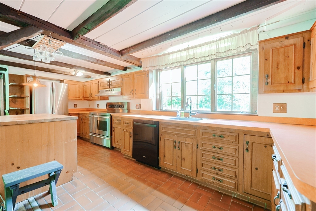 Foxboro, Massachusetts 02035, United States, 4 Bedrooms Bedrooms, ,3 BathroomsBathrooms,Residential,Active,135202