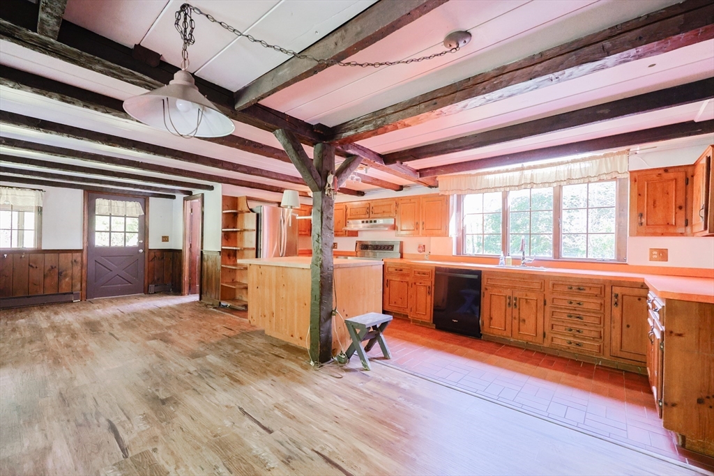 Foxboro, Massachusetts 02035, United States, 4 Bedrooms Bedrooms, ,3 BathroomsBathrooms,Residential,Active,135202