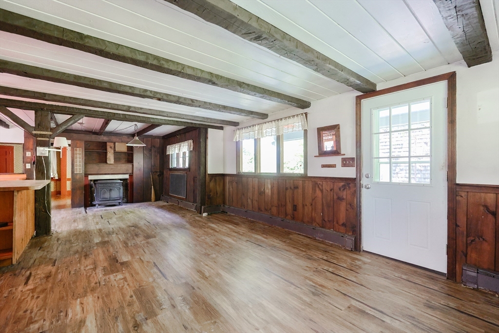 Foxboro, Massachusetts 02035, United States, 4 Bedrooms Bedrooms, ,3 BathroomsBathrooms,Residential,Active,135202