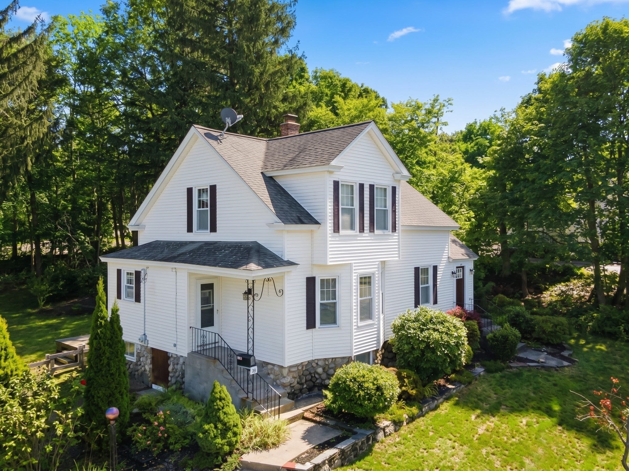 Photo of 46 Barrett Ave, Worcester, MA