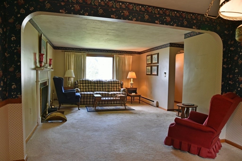 11 Almon Ave, West Springfield, MA Photo #7