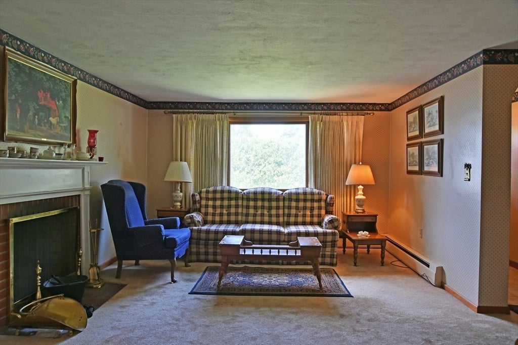 11 Almon Ave, West Springfield, MA Photo #10