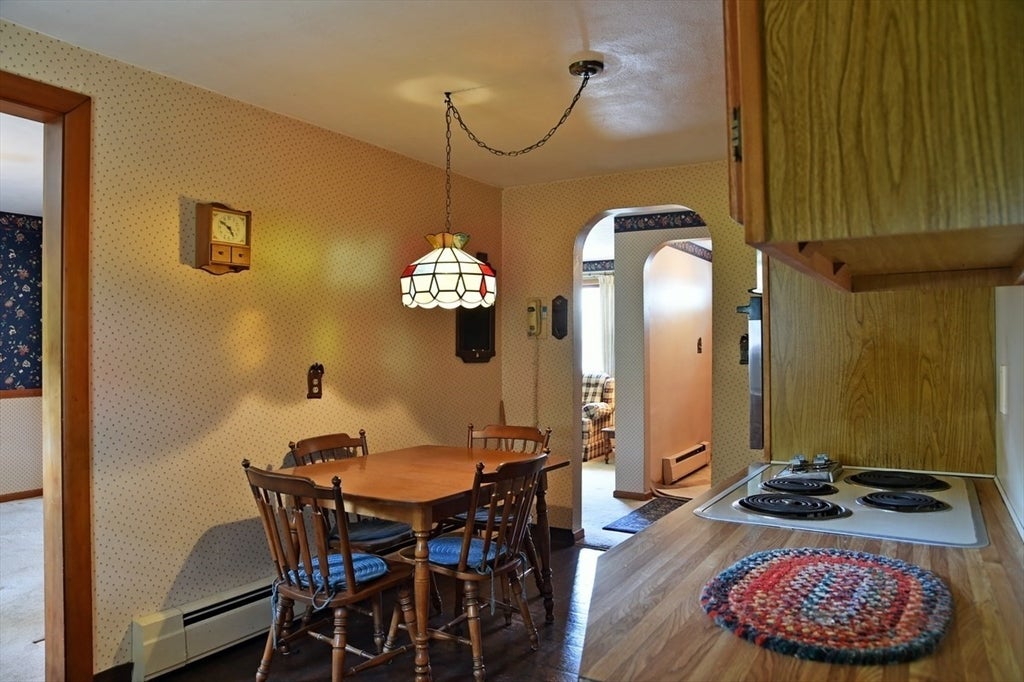 11 Almon Ave, West Springfield, MA Photo #12