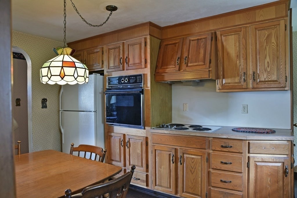 11 Almon Ave, West Springfield, MA Photo #13